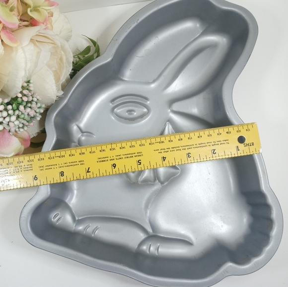 Wilton Easter Bunny Mold. Easter Rabbit Cake Mold. Bunny Jelly Mold. - Picture 4 of 7
